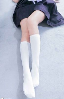 《穿长筒袜的有夫之妇》
