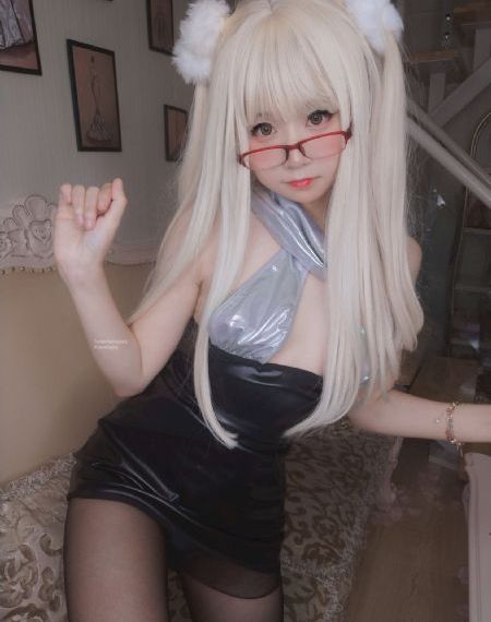 亚洲美女与野兽